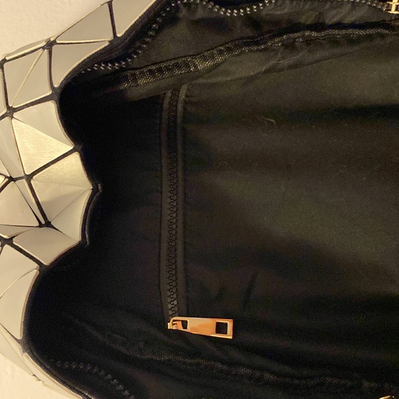 Unique and funky light back pack. Black and silver - Picture 6 of 6